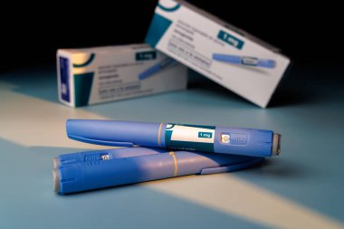 Profesyonel iğneli kalemler ve kutular. Günümüzde kronik hastalık yönetimi, metabolik sağlık ve ilaç teknolojisi için ideal...