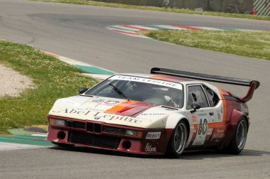 Mugello Tarihi Klasiği - BMW M1 - 1979, İtalya 'nın Mugello Pisti' nde, Christian TRABER tarafından kullanıldı..