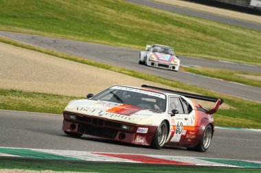 Mugello Tarihi Klasiği - BMW M1 - 1979, İtalya 'nın Mugello Pisti' nde, Christian TRABER tarafından kullanıldı..
