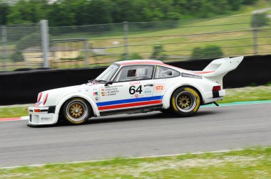 Mugello Tarihi Klasik 25 Nisan 2014 - PORSCHE 934 - 1976 Hans-Joerg HABNER - Jurgen BARTH Mugello Pisti, İtalya.