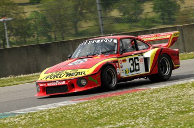 Mugello Tarihi Klasiği 25 Nisan 2014 - PORSCHE 935 - 1978 Stephan MEYERS ve Marc de SIEBENTHAL tarafından İtalya 'nın Mugello Pisti' nde yapılan alıştırmalar sırasında kullanıldı.