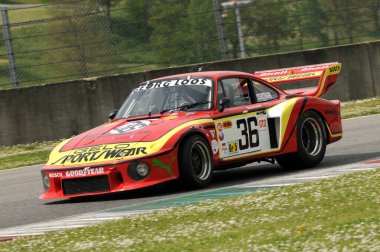 Mugello Tarihi Klasiği 25 Nisan 2014 - PORSCHE 935 - 1978 Stephan MEYERS ve Marc de SIEBENTHAL tarafından İtalya 'nın Mugello Pisti' nde yapılan alıştırmalar sırasında kullanıldı.