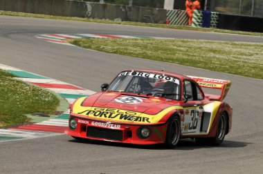 Mugello Tarihi Klasiği 25 Nisan 2014 - PORSCHE 935 - 1978 Stephan MEYERS ve Marc de SIEBENTHAL tarafından İtalya 'nın Mugello Pisti' nde yapılan alıştırmalar sırasında kullanıldı.