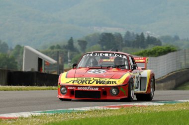 Mugello Tarihi Klasiği 25 Nisan 2014 - PORSCHE 935 - 1978 Stephan MEYERS ve Marc de SIEBENTHAL tarafından İtalya 'nın Mugello Pisti' nde yapılan alıştırmalar sırasında kullanıldı.