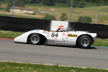 Mugello Tarihi Klasiği 25 Nisan 2014: LOLA T212 FVC 1971 Serge KRIKNOFF tarafından Mugello Pisti 'nde yapılan tatbikat sırasında kullanıldı.