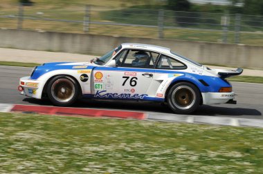 Mugello Tarihi Klasiği: 25 Nisan 2014: PORSCHE 911 RSR 1974 Hans Joerg HBNER tarafından Mugello Pisti, İtalya.