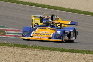 Mugello Tarihi Klasik 25 Nisan 2014: # 100 MARCH 76S DFV 1976 Paul KNAPFIELD / Jamie CAMPBELL-WALTER tarafından Mugello Circuit, İtalya.