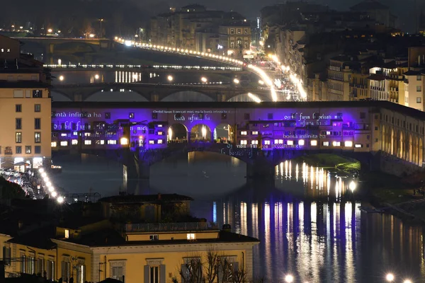 Florencia Diciembre 2020 Famoso Puente Viejo Sobre Río Arno Iluminado — Foto de Stock
