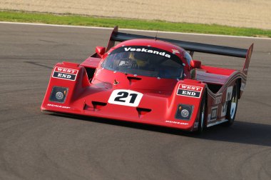 Imola İtalya - 20 Ekim 2012: Luigi Musso Historic GP 2012 etkinliğinde Imola Pisti 'nde Stubber Paul tarafından kullanılan Veskanda.