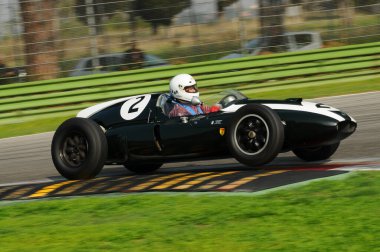 Imola İtalya - 20 Ekim 2012: Luigi Musso Tarihi GP 2012 etkinliğinde Imola Pisti 'nde yapılan uygulama oturumunda Cooper T45 - 51 sürüşü bilinmiyor.