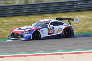 Scarperia, 25 Mart 2021: Charles Putman-Charles Espenlaub-Joe Foster-Shane Lewis tarafından sürülen CP Yarış Takımı Mercedes-AMG GT3 İtalya Mugello Pisti 'nde 12h Hankook Yarışı sırasında.
