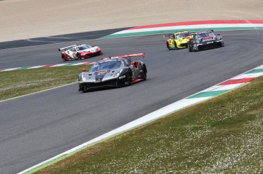 Scarperia, 25 Mart 2021: Ferrari 488 MiddleCap takımından Scuderia Praha Team ile yarışıyor King-Vboh-Vboh tarafından sürülüyor.