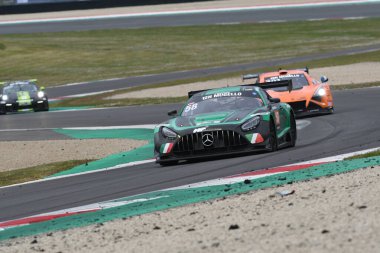 Scarperia, 25 Mart 2021: Gostner-Sernagiotto tarafından sürülen Mercedes-AMG GT3 yarışı İtalya Mugello Pisti 'nde 12: 00 Hankook Yarışı sırasında gerçekleşti.