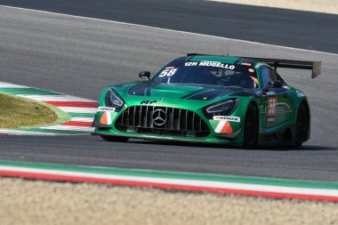 Scarperia, 25 Mart 2021: Gostner-Sernagiotto tarafından sürülen Mercedes-AMG GT3 yarışı İtalya Mugello Pisti 'nde 12: 00 Hankook Yarışı sırasında gerçekleşti.