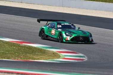 Scarperia, 25 Mart 2021: Gostner-Sernagiotto tarafından sürülen Mercedes-AMG GT3 yarışı İtalya Mugello Pisti 'nde 12: 00 Hankook Yarışı sırasında gerçekleşti.