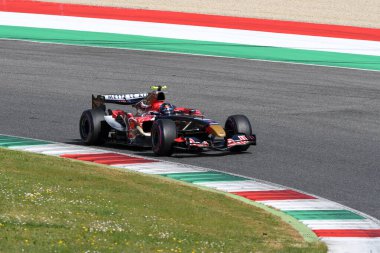 Scarperia, 9 Nisan 2021: Toro Rosso STR1 F1 eski Scott Speed ve Vitantonio Liuzzi BOSS GP Şampiyonası antrenmanı sırasında Ingo Gerstl tarafından Mugello Pisti 'nde kullanıldı..