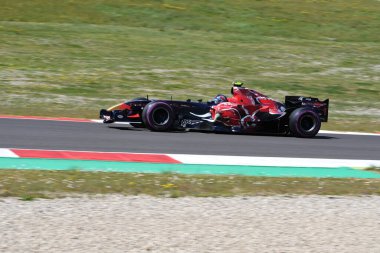 Scarperia, 9 Nisan 2021: Toro Rosso STR1 F1 eski Scott Speed ve Vitantonio Liuzzi BOSS GP Şampiyonası antrenmanı sırasında Ingo Gerstl tarafından Mugello Pisti 'nde kullanıldı..