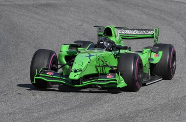Scarperia, 9 Nisan 2021: BOSS GP Şampiyonası antrenmanı sırasında Mugello Pisti 'nde bilinmeyen bir şekilde sürülen Dallara GP2 Formülü. İtalya