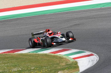 Scarperia, 9 Nisan 2021: Lola T96 Alfa Romeo F3000 Formülü BOSS GP Şampiyonası antrenmanı sırasında Mugello Pisti 'nde bilinmeyen bir şekilde kullanıldı. İtalya
