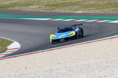 İtalya - 25 Mart 2021: Reiter Mühendislik Takımı 'ndan KTM X-BOW GTX (X26) Angermayr-Elghanayan-Felbermayr Jr. tarafından İtalya' daki Mugello Pisti 'nde yapılan 12h Hankook Yarışı sırasında kullanıldı..