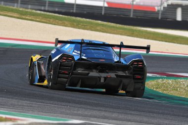 İtalya - 25 Mart 2021: Reiter Mühendislik Takımı 'ndan KTM X-BOW GTX (X26) Angermayr-Elghanayan-Felbermayr Jr. tarafından İtalya' daki Mugello Pisti 'nde yapılan 12h Hankook Yarışı sırasında kullanıldı..