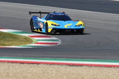 İtalya - 25 Mart 2021: Reiter Mühendislik Takımı 'ndan KTM X-BOW GTX (X26) Angermayr-Elghanayan-Felbermayr Jr. tarafından İtalya' daki Mugello Pisti 'nde yapılan 12h Hankook Yarışı sırasında kullanıldı..