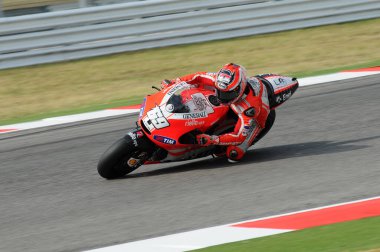 MISANO - İtalya, 2 Eylül 2011: İtalyan Ducati pilotu Nicky Hayden 2011 San Marino GP 'de görev yapıyor. İtalya