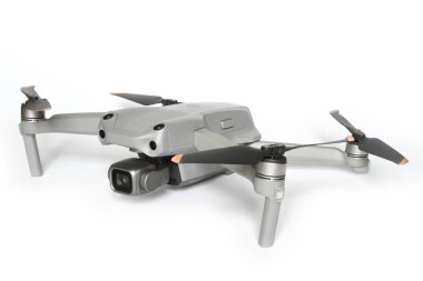 İHA beyaz arkaplanda izole edildi