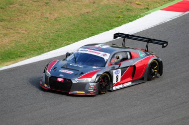 Mugello Pisti, İtalya - 15 Temmuz 2017: AUDI R8 LMS GT3 AUDI SPORT İtalyan Takımı GHIRELLLI Vittorio - TRELUYER Benoit, Campionato Italiano GT Mugello Pisti.