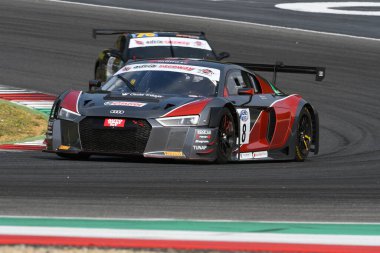 Mugello Pisti, İtalya - 15 Temmuz 2017: AUDI R8 LMS GT3 AUDI SPORT İtalyan Takımı GHIRELLLI Vittorio - TRELUYER Benoit, Campionato Italiano GT Mugello Pisti.