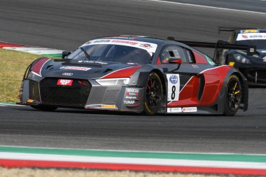 Mugello Pisti, İtalya - 15 Temmuz 2017: AUDI R8 LMS GT3 AUDI SPORT İtalyan Takımı GHIRELLLI Vittorio - TRELUYER Benoit, Campionato Italiano GT Mugello Pisti.