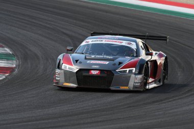 Mugello Pisti, İtalya - 15 Temmuz 2017: AUDI R8 LMS GT3 AUDI SPORT İtalyan Takımı GHIRELLLI Vittorio - TRELUYER Benoit, Campionato Italiano GT Mugello Pisti.