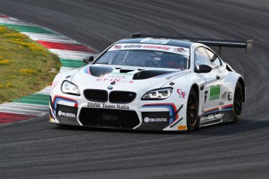 Mugello Pisti, İtalya - 15 Temmuz 2017: BMW M6 GT3 - BMW Italia Team 'in Süper GT3 kategorisi, A. Cerqui ve S. Comandini, Mugello Circuit' te Campionato Italiano GT.