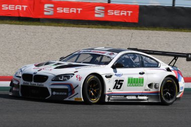 Mugello Pisti, İtalya - 15 Temmuz 2017: BMW M6 GT3 - BMW Italia Team 'in Süper GT3 kategorisi, A. Cerqui ve S. Comandini, Mugello Circuit' te Campionato Italiano GT.