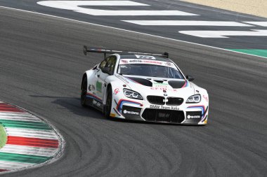 Mugello Pisti, İtalya - 15 Temmuz 2017: BMW M6 GT3 - BMW Italia Team 'in Süper GT3 kategorisi, A. Cerqui ve S. Comandini, Mugello Circuit' te Campionato Italiano GT.