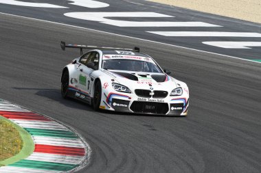 Mugello Pisti, İtalya - 15 Temmuz 2017: BMW M6 GT3 - BMW Italia Team 'in Süper GT3 kategorisi, A. Cerqui ve S. Comandini, Mugello Circuit' te Campionato Italiano GT.