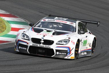Mugello Pisti, İtalya - 15 Temmuz 2017: BMW M6 GT3 - BMW Italia Team 'in Süper GT3 kategorisi, A. Cerqui ve S. Comandini, Mugello Circuit' te Campionato Italiano GT.