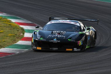 Mugello Pisti, İtalya - 15 Temmuz 2017: Ferrari 458 GT3 Kolay Yarış Takımı LA MAZZA Francesco - MAGLI Marco, Campionato Italiano GT Mugello Pisti.