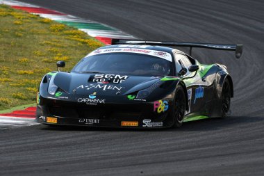 Mugello Pisti, İtalya - 15 Temmuz 2017: Ferrari 458 GT3 Kolay Yarış Takımı LA MAZZA Francesco - MAGLI Marco, Campionato Italiano GT Mugello Pisti.
