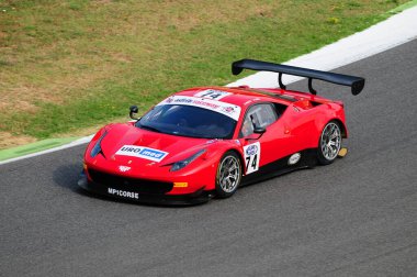 Mugello Pisti, İtalya - 15 Temmuz 2017: MP1 Corse Team 'ten Ferrari 458 GT3 Super GT3, N. Benucci, Campionato Italiano GT Mugello Pisti.