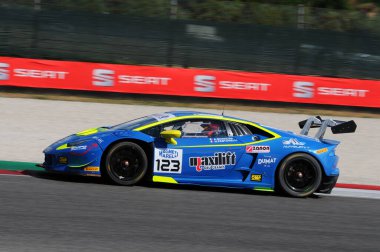 Mugello Pisti, İtalya - 15 Temmuz 2017: Lamborghini Huracan GT3 IMPERIALE RACING Ekibi PASTORELLLI Nicola - BONACINI Alessandro, Campionato Italiano GT Mugello Pisti.