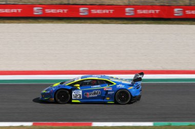 Mugello Pisti, İtalya - 15 Temmuz 2017: Lamborghini Huracan GT3 IMPERIALE RACING Ekibi PASTORELLLI Nicola - BONACINI Alessandro, Campionato Italiano GT Mugello Pisti.