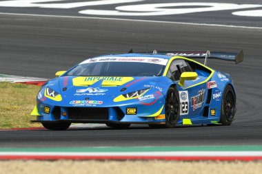 Mugello Pisti, İtalya - 15 Temmuz 2017: Lamborghini Huracan GT3 IMPERIALE RACING Ekibi PASTORELLLI Nicola - BONACINI Alessandro, Campionato Italiano GT Mugello Pisti.