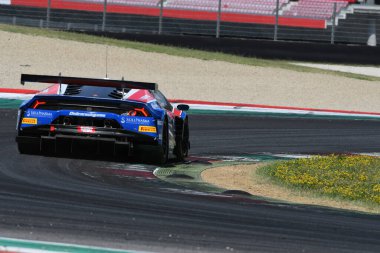Mugello Pisti, İtalya - 15 Temmuz 2017: Lamborghini Huracan GT3S Ombra S. Ekibi BERETTA Michele - FRASSINETI Alex, Mugello Pisti 'nde Campionato Italiano GT.