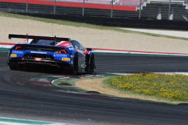 Mugello Pisti, İtalya - 15 Temmuz 2017: Lamborghini Huracan GT3S Ombra S. Ekibi BERETTA Michele - FRASSINETI Alex, Mugello Pisti 'nde Campionato Italiano GT.