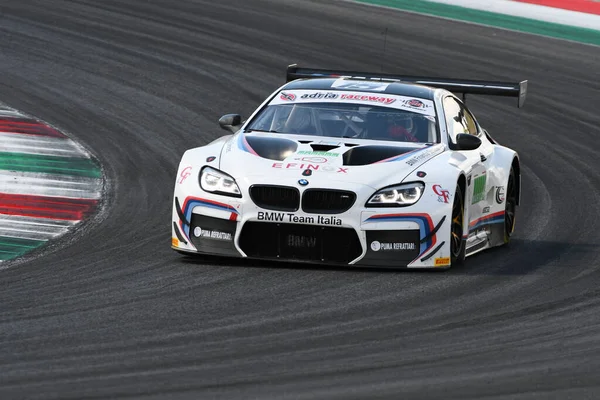 Mugello Pisti, İtalya - 15 Temmuz 2017: BMW M6 GT3 - BMW Italia Team 'in Süper GT3 kategorisi, A. Cerqui ve S. Comandini, Mugello Circuit' te Campionato Italiano GT.