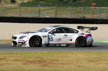 Mugello Pisti - 17 Temmuz 2016: BMW M6 GT3 - BMW Italia Team 'den Süper GT3 Sınıfı, A Cerqui ve S. Comandini, Campionato Italiano GT Mugello Circuit, İtalya.