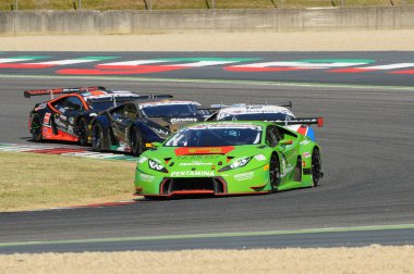 Mugello Pisti, İtalya - 17 Temmuz 2016: Lamborghini Huracan GT3 - Mirko Bortolotti ve J.Mul tarafından sürülen Imperiale Racing Super GT3, Mugello Pisti 'nde Campionato Italiano GT