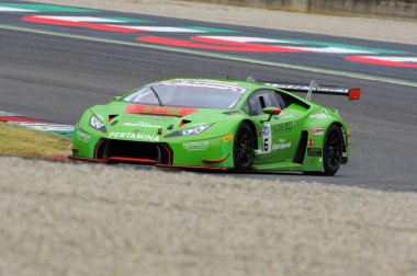 Mugello Pisti, İtalya - 17 Temmuz 2016: Lamborghini Huracan GT3 - Mirko Bortolotti ve J.Mul tarafından sürülen Imperiale Racing Super GT3, Mugello Pisti 'nde Campionato Italiano GT