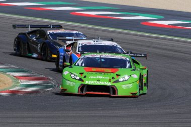 Mugello Pisti, İtalya - 17 Temmuz 2016: Lamborghini Huracan GT3 - Mirko Bortolotti ve J.Mul tarafından sürülen Imperiale Racing Super GT3, Mugello Pisti 'nde Campionato Italiano GT